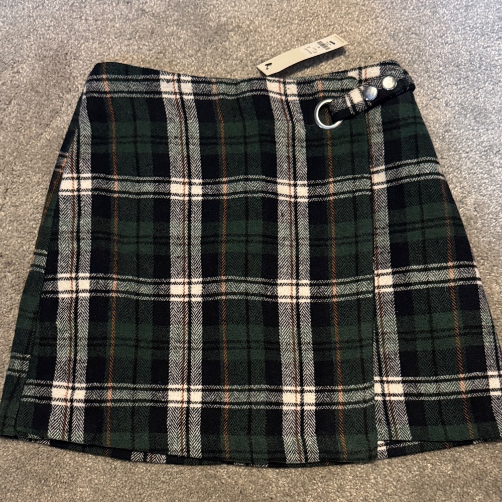 Francesca's Collections Green Plaid Mini Skirt